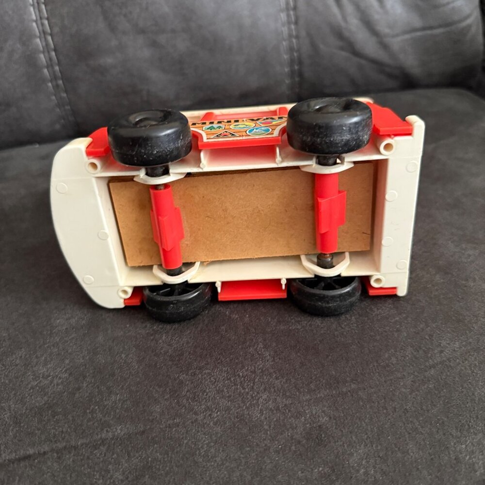 Vintage Fisher Price Mini Van Toy With Little People Figures - Picture 6 of 7